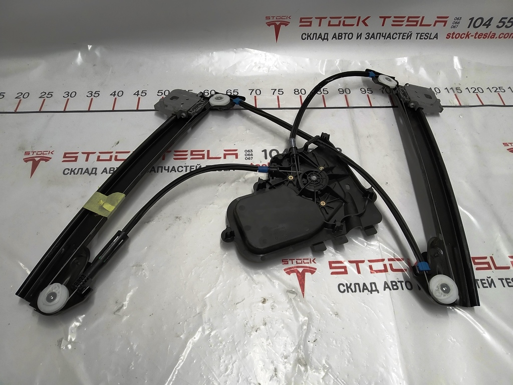 2 Alzacristallo anteriore sinistro Tesla modello 3 1096620-14-J